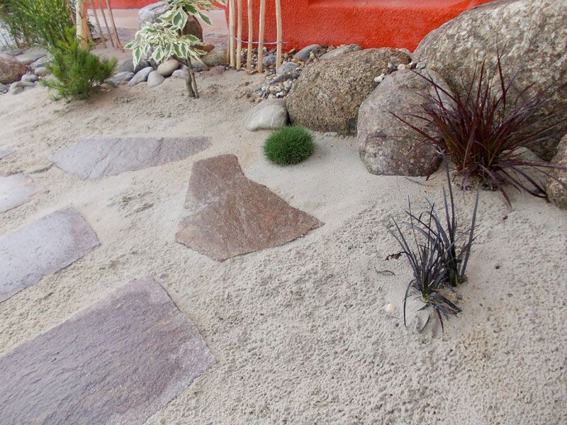 Vorgartengestaltung mit Sand