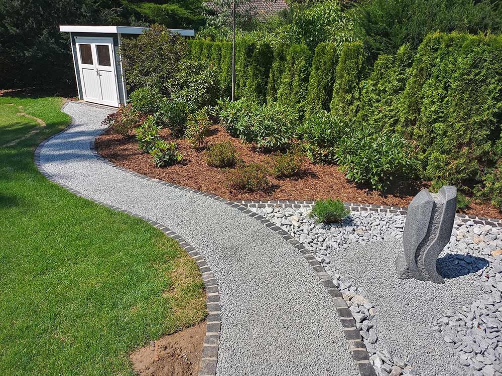 Gartengestaltung mit Granitsplitt und Granitschotter
