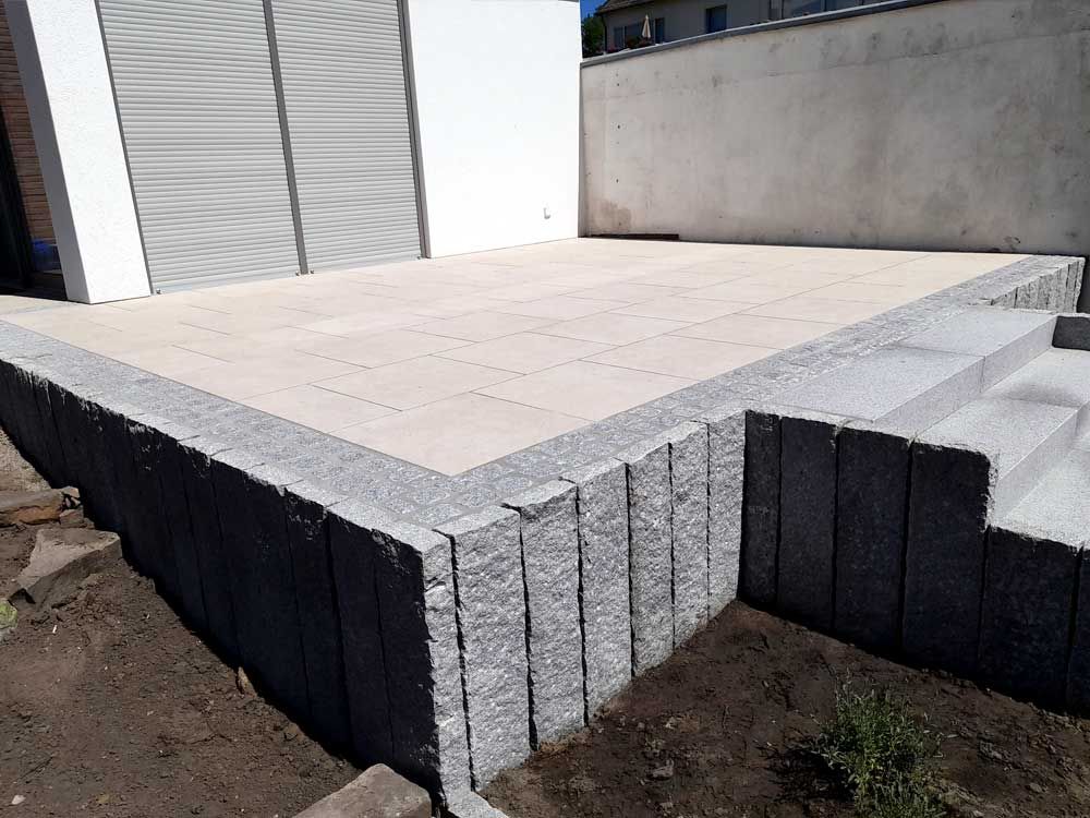 Keramikplatten kombiniert mit Granitsteinen